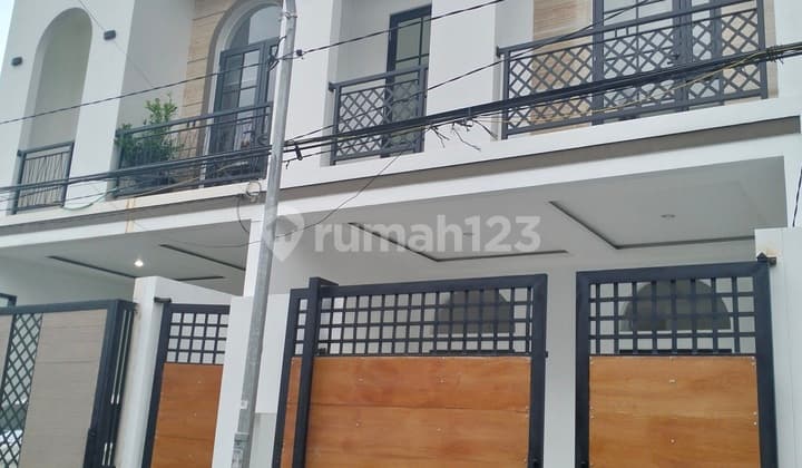 Rumah Mewah Hook 2 Lantai Perumahan Rungkut Mapan Dekat Jalan Raya