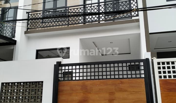 Rumah Mewah 2 Lantai Perum Rungkut Mapan Superindo Yakaya