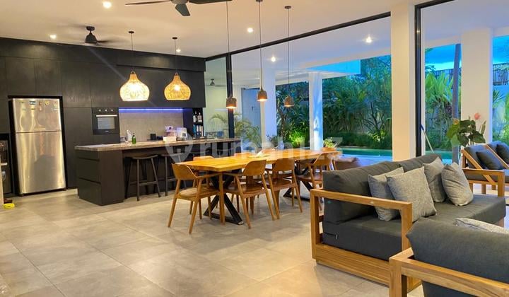 For Rent Stunning Modern 4 Bedroom Villa In Padonan Canggu Bali