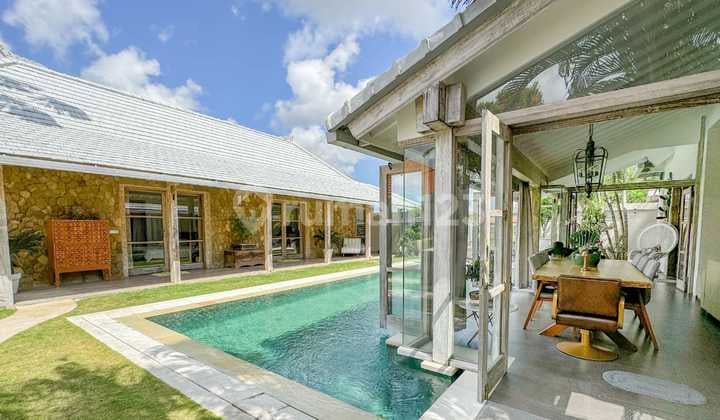 Villa 4 Bedrooms For Annual Rent - Prime Location
