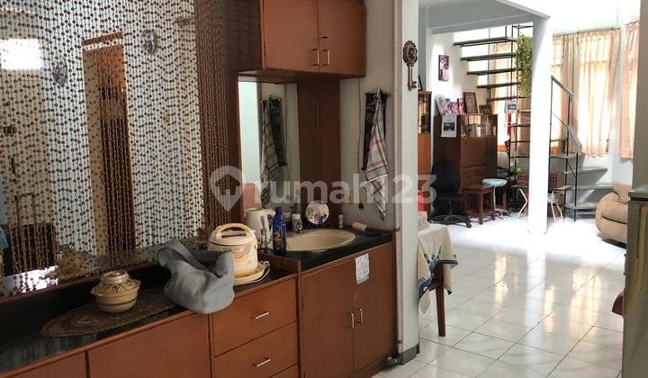 Disewakan Rumah 2 lantai di Kompleks Gunung Mas terusan Pastur