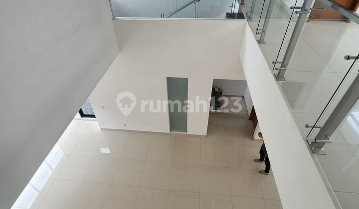 Disewakan rumah baru 2 lantai di area Cipaganti
