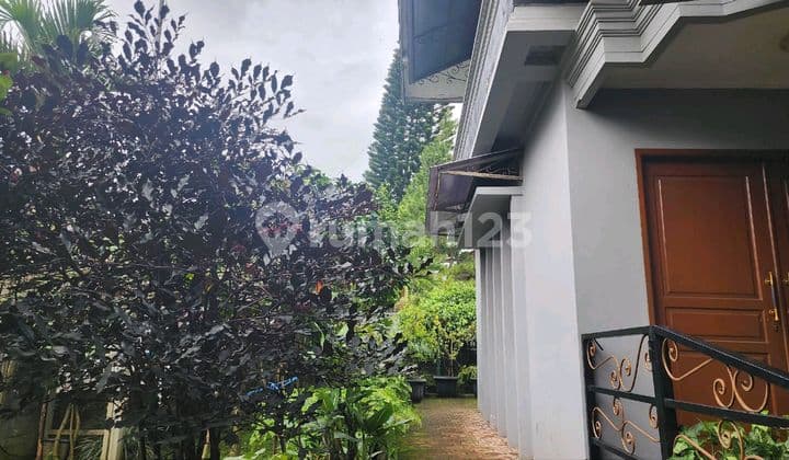 Rumah Lama Terawat di Geger Kalong