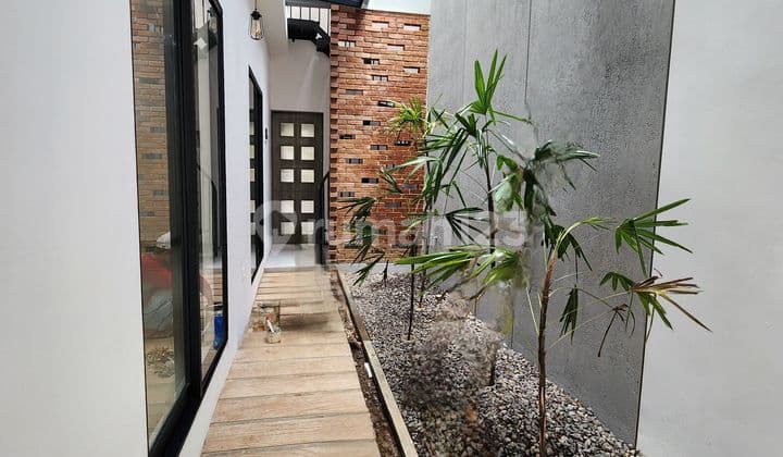 Rumah Baru Dengan Layout Yang Sangat Baik Dan Terencana Dengan Baik Di Area Gegerkalong