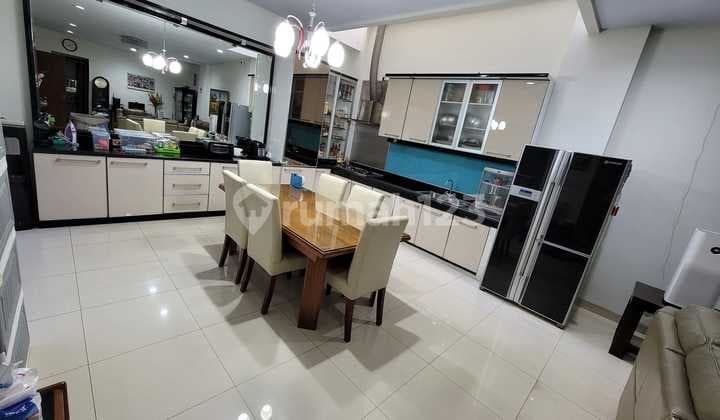 Jarang Ada. Rumah Tinggal Bisa Dijadikan Tempat Usaha Di Lokasi Yg Sangat Strategis