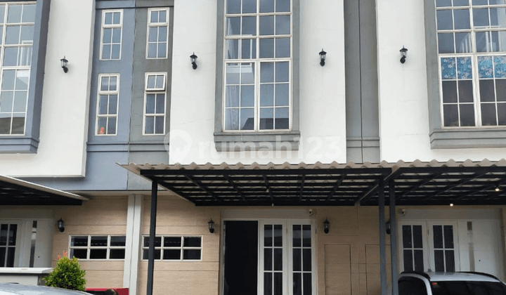 Rumah Wisata Bukit Mas Dekat ke Pakuwon Mall Ptc, Dekat Spazio Office Tower