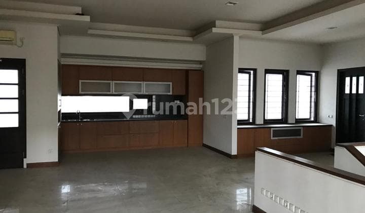 Ruko (Bangunan) Komersial Pusat Kota di Jalan Ambengan