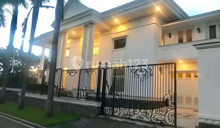 European American Style House with Swimming Pool & BBQ Area in Taman Hunian Satelit