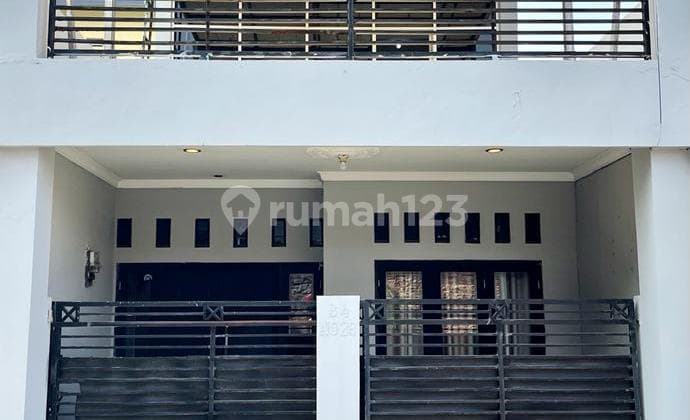 rumah dalam komplek 2 lantai