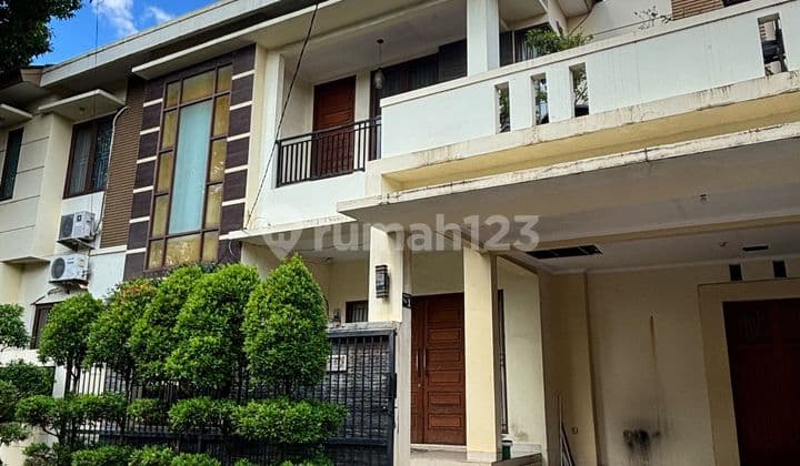 Rumah Luas.mewah.2.lantai.di.pusat.kota.bekasi