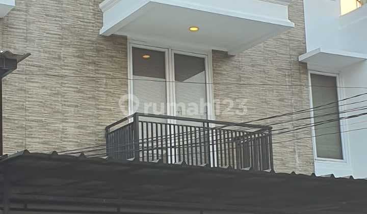 Rumah 3.lantai.dalam.cluster.kelapa.gading Dekat.sport.mall