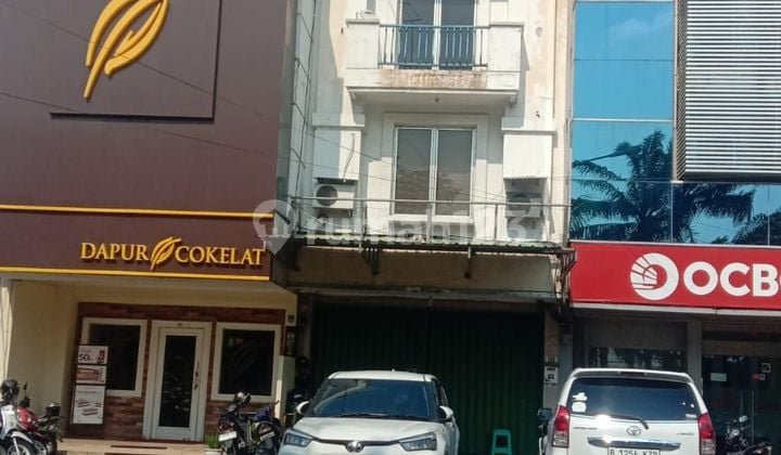 Ruko 3 Lantai Siap Huni Strattegis Jalan Utama Parkir Luas
