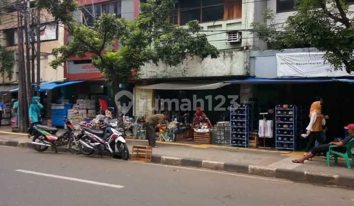 Ruko Pinggir Jalan.raya.dekat Stasiun.kereta.jatinegara