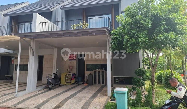 Wisteria House. 2 Floors. Fully Furnished. Metal Roof. Cakung.