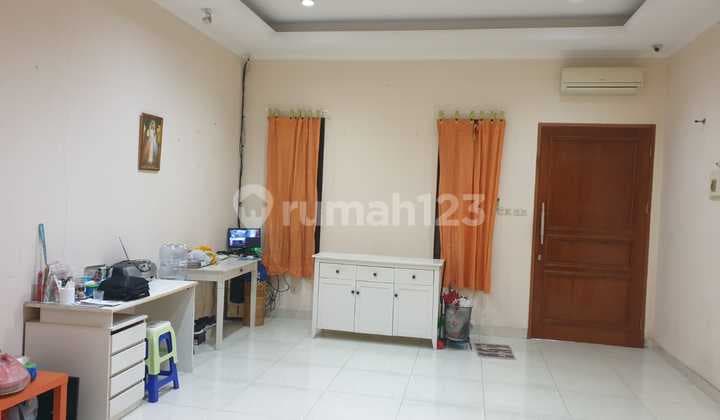 Dijual Rumah Minimalis 3 Lantai di Rasamala Tomang, Jakarta Barat.