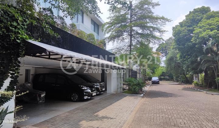 Dijual Rumah Mewah di Cinere Mas Cinere Depok Posisi Hoek Desain Klasik