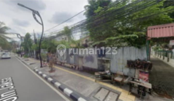 For Quick Sale: Old House, Land Price Only, Located on Jaksa St. Menteng, Central Jakarta.