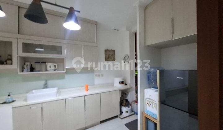 Ruko Ifolia, 3 Lantai, Full Renovasi, Bagus, Rapih, di Harapan Indah. Bekasi Barat.