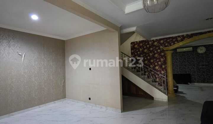 Rumah 2 Lantai SHM Bebas Banjir Dekat Tempat Ibadah di Boulevard Hijau Harapan Indah, Bekasi