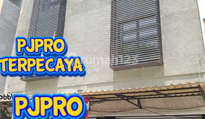 Ruko 3 Lantai Siap Huni Dekat Pusat Perbelanjaan di Jalan Boulevard Raya Kelapa Gading, Jakarta Utara