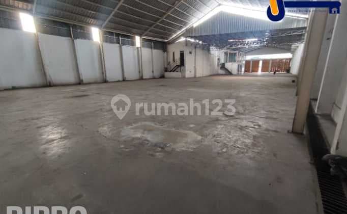 Gudang Ex Showroom 1 Lantai SHM Bebas Banjir di Sultan Agung Kota Baru, Bekasi