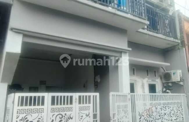 Rumah 2 Lantai SHM Dekat Tempat Wisata di Rorotan, Jakarta Utara
