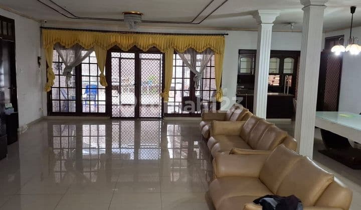 2-Story House in Jelambar Kav Polri for Quick Sale.