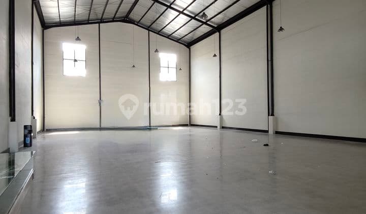 Gudang Strategis Akses Kontainer Dekat Akses Tol Padalarang