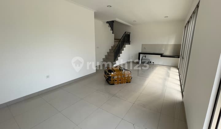 For Sale Ready-to-Occupy House in PIK 2, Corner