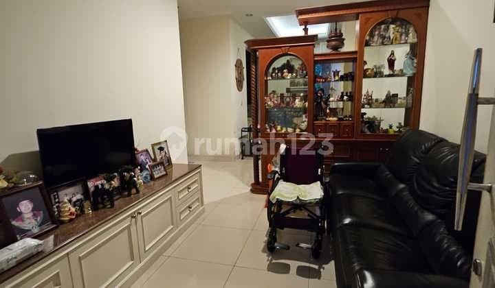 Rumah 2 Lantai Bagus di Green Lake City, Jakarta Barat