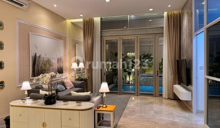 Rumah Mewah Full Furnished di Pantai Indah Kapuk, Jakarta Utara