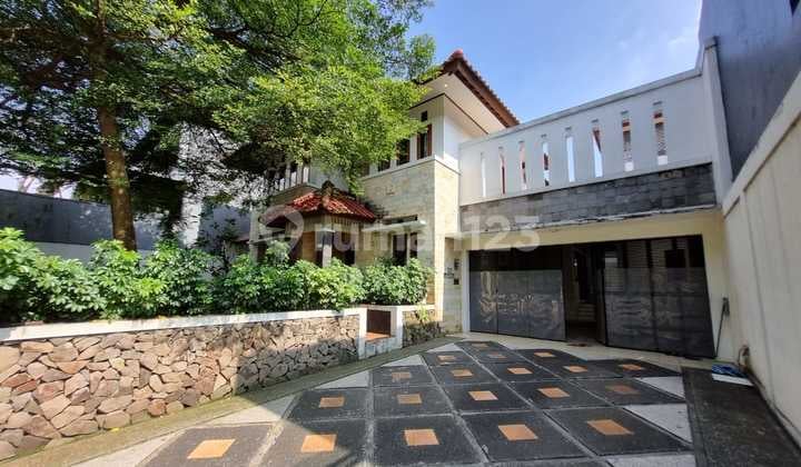 RUMAH 2 LANTAI DALAM KOMPLEK SETRADUTA DEKAT KE TOL PASTEUR