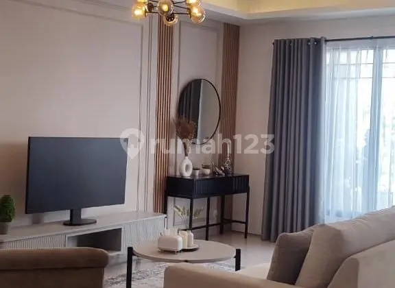 RUMAH SIAP HUNI 3 LANTAI DI SETRADUTA BANDUNG UTARA