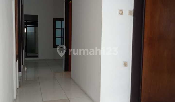 RUMAH KOS 11 KAMAR DI SARIJADI BANDUNG DEKAT KE TOL PASTEUR