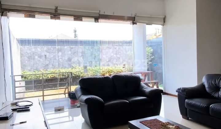 RUMAH MODERN MINIMALIS KOMPLEK SETRADUTA BANDUNG DEKAT TOL PPASTEUR