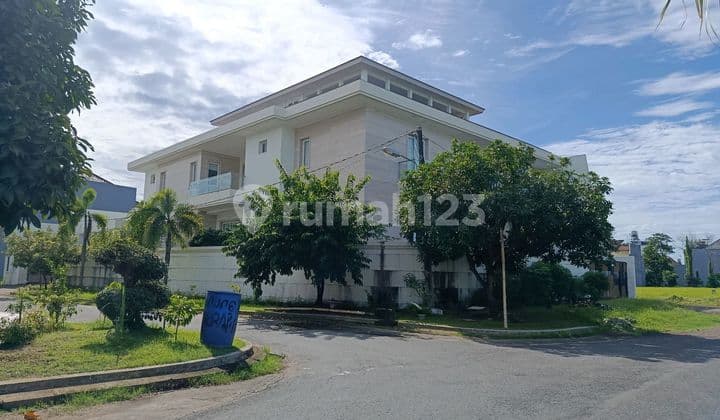 Rumah Mewah 3 Lantai di Tanjung Bunga(View Danau) Luas25x40 ( 1.000M2)