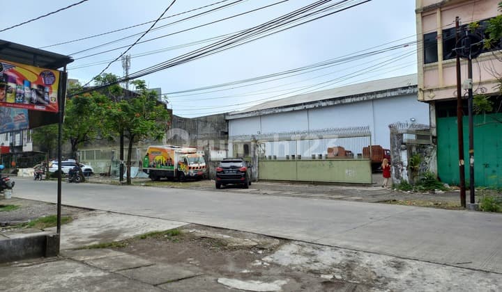 Gudang Tengah Kota 2.000 Meter Parkiran Luas