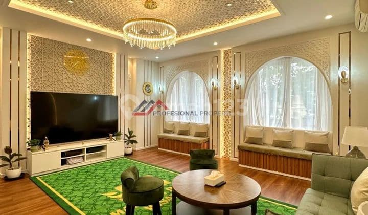 Kebayoran Baru house can be used for an office.