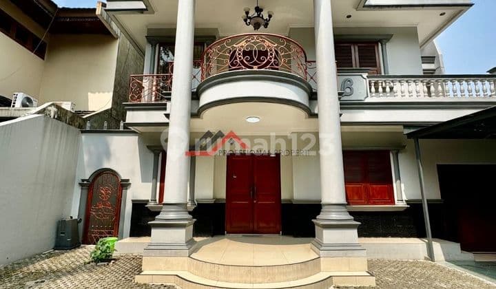 Ready-to-Occupy House in Kebayoran Baru Suitable for Office