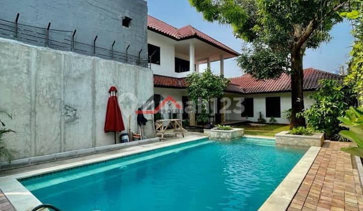 Rumah Siap Huni Halaman Luas Dii Kemang