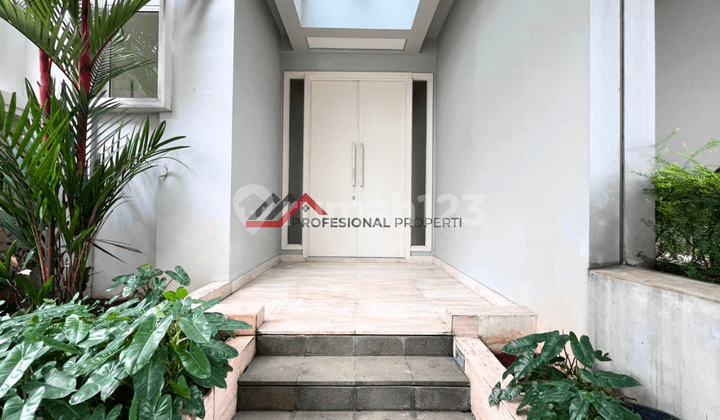 Rumah Klasik Modern Dalam Townhouse Area Lebak Bulus