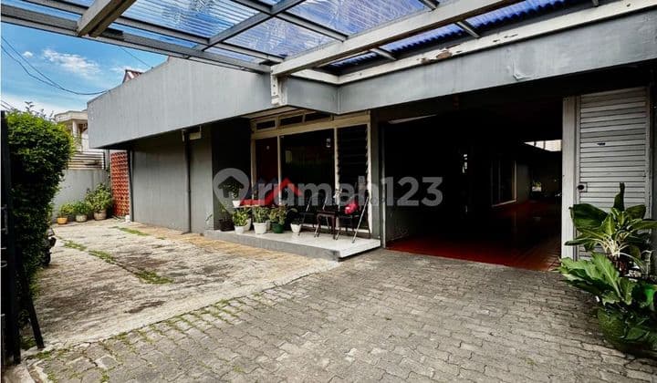 Rumah Lama Layak Huni Dekat MRT Cilandak Jakarta Selatan
