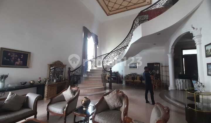 FOR RENT LUXURY 2 1/2-STORY HOUSE, HOOK In Medan Baru