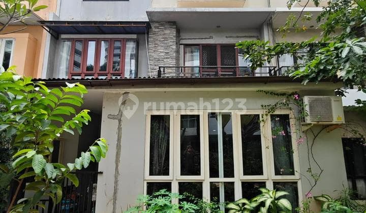 For sale 3-story townhouse in Springhill Golf Kemayoran, Central Jakarta