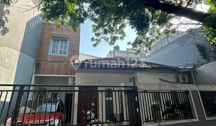 For Sale: Howitzer Raya Street House, can be used for business, Sumur Batu, Central Jakarta