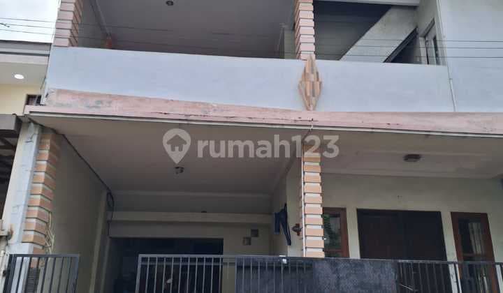 Rumah 3 Lantai Bagus Siap Huni di Taman Royal Tangerang Kota