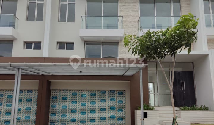 Rumah Pik 2 View Danau Tipe 10x25 Lily Jarang Ada