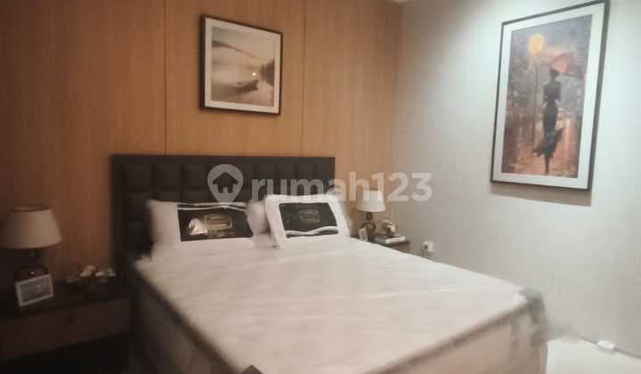 Full Furnish Rumah Lariz Embassy Pakuwon Indah Baru Gress