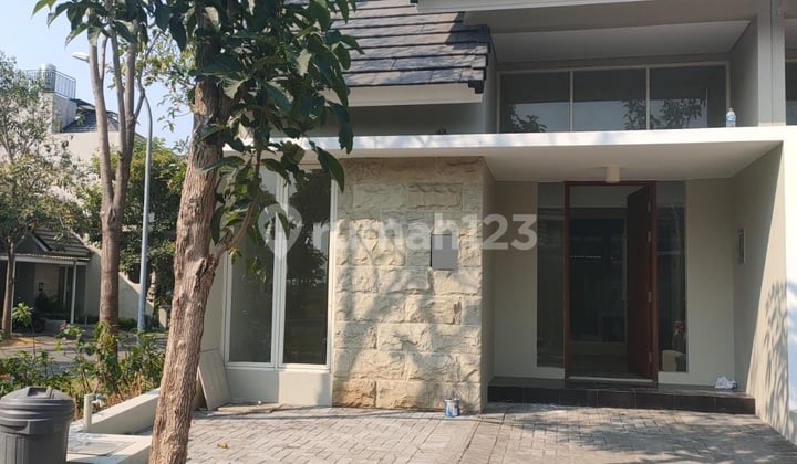 Samping Taman Rumah North West Park Citraland Type Vicenza