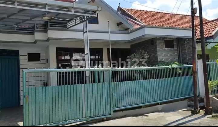 Semi Furnish Rumah Darmo Baru Timur Surabaya Barat
